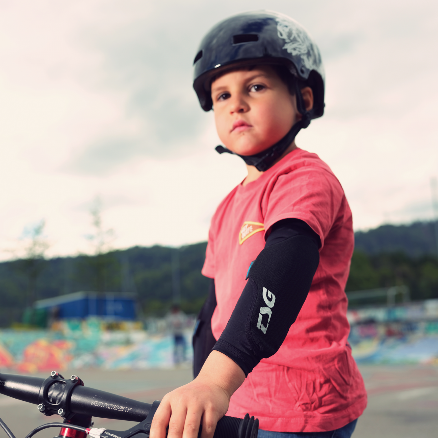 TSG youth elbowsleeve dermis A black