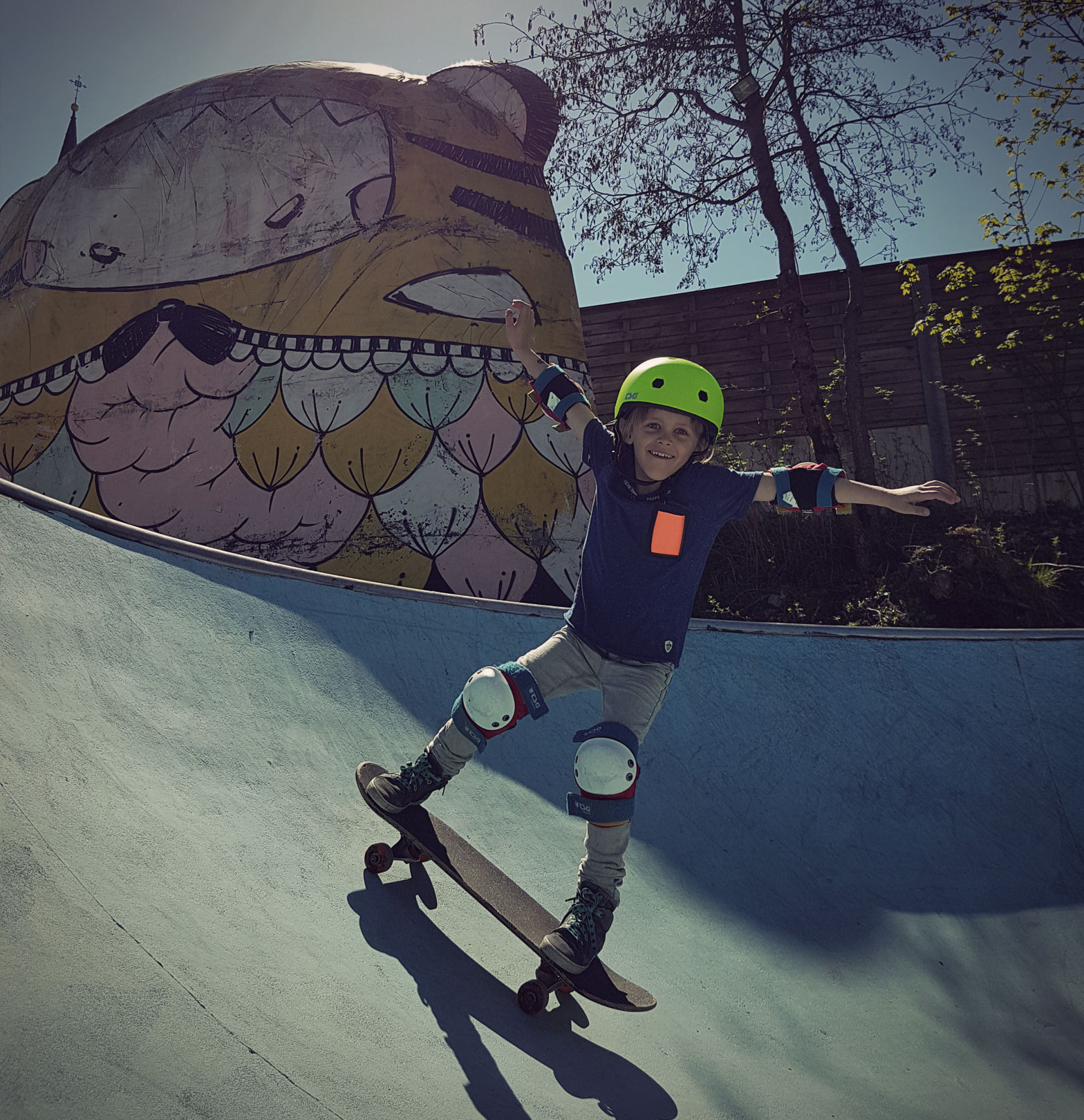 The Snowboarding Family - skateboarding with TSG skate protection