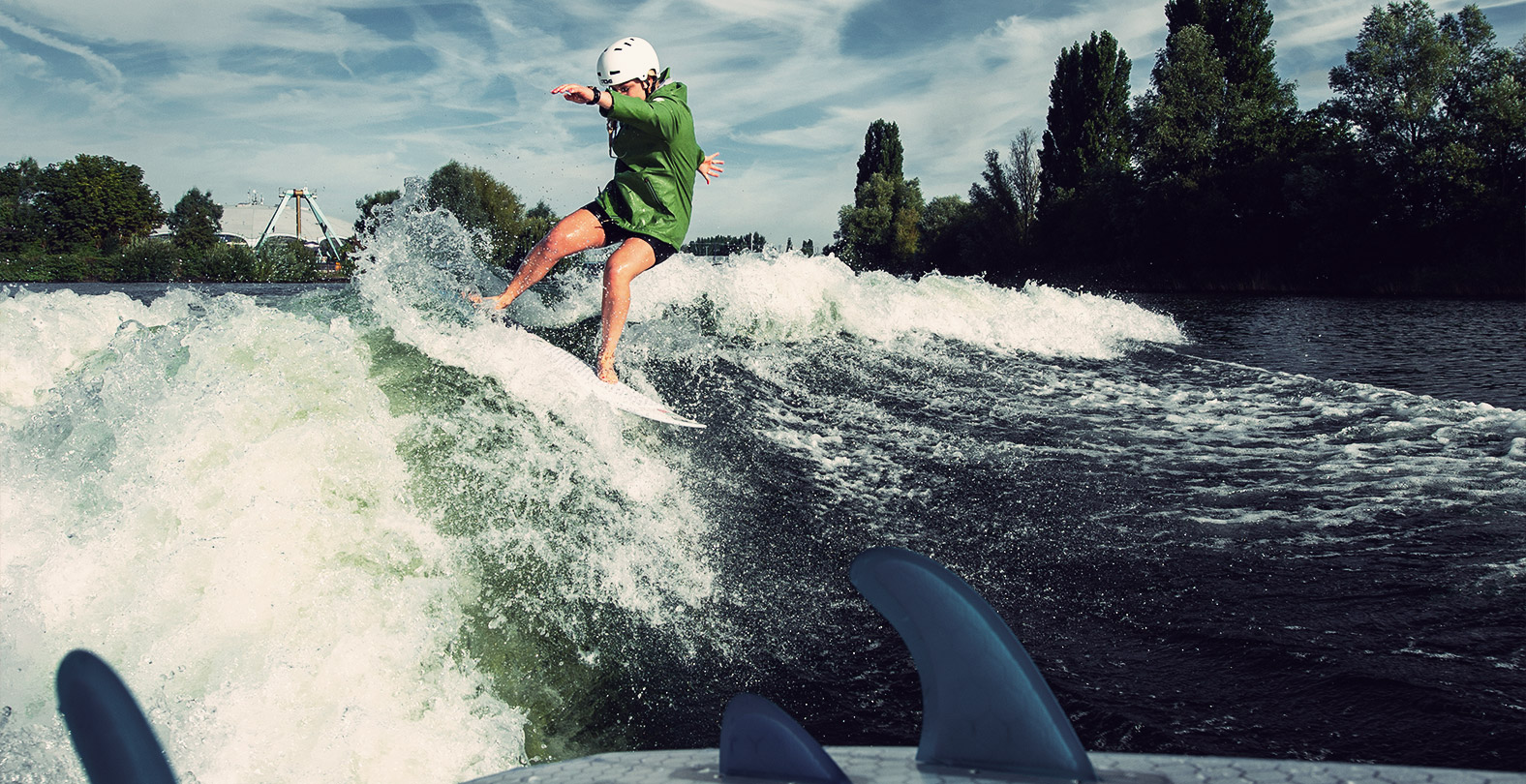 Aimee Fuller wakesurfing