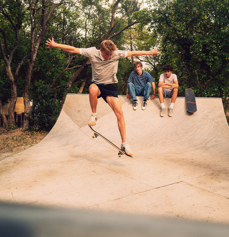 Moliet Plage Wavetours Surf Camp skateboard