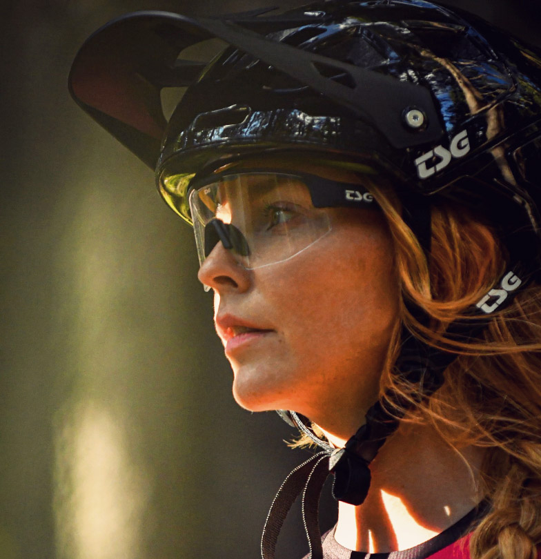 mountain biking women with enduro helmet and performance sunglasses